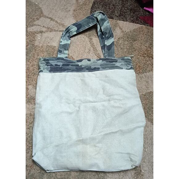 Canvas Green/ Green Camo Accent Multi-pocket Lined Cotton Tote Bag - Picture 2 of 8